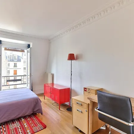 Spacious T2 In The Heart Of The 20th District * Parigi