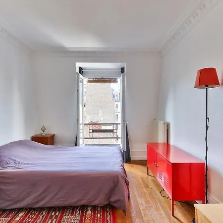 Spacious T2 In The Heart Of The 20th District * Parigi